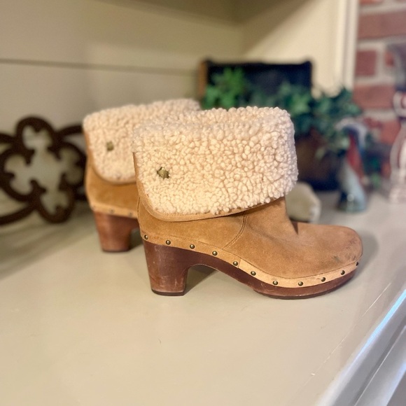 UGG Lynnea Stud Shearling Lined Clog Tan Leather Heel Ankle Boots Size 6 Boho - Picture 3 of 16